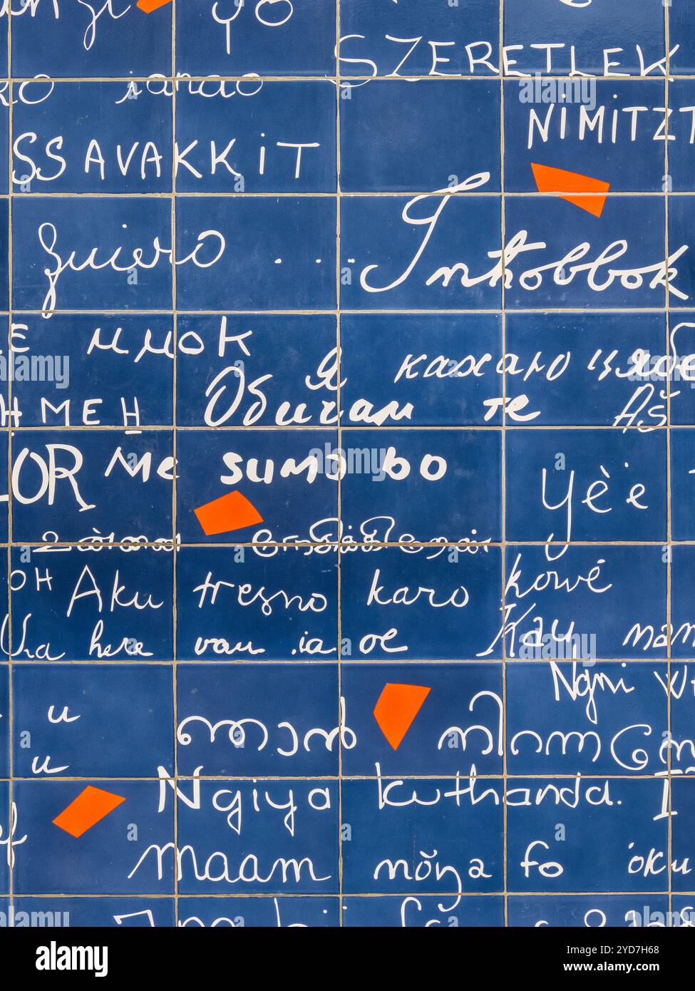 Mur de I Love You, le mur des je t'aime, des artistes Frédéric Baron et Claire Kito. Place Jehan-Rictus, Montmartre, Paris, France, Europe, UE. Banque D'Images