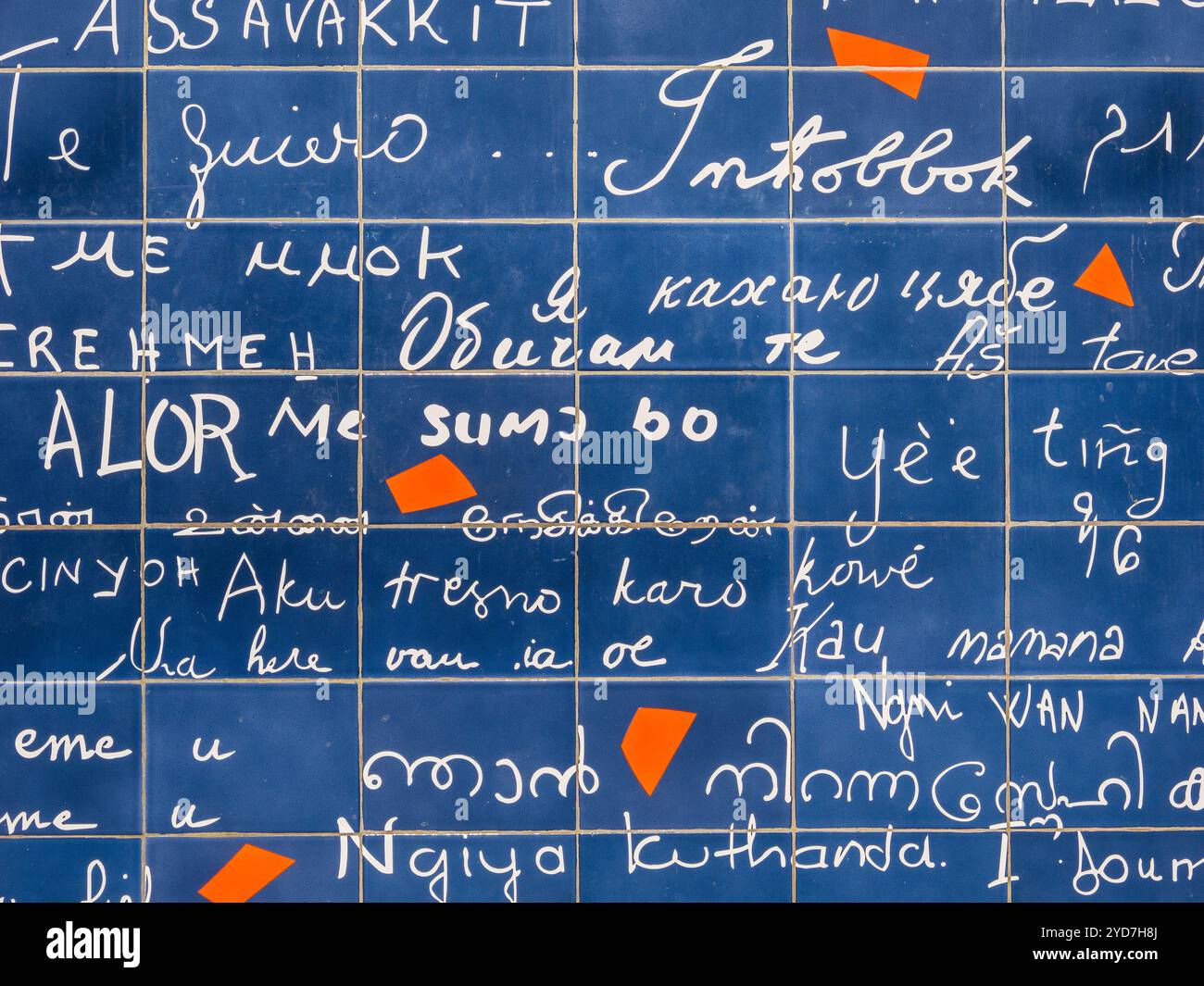 Mur de I Love You, le mur des je t'aime, des artistes Frédéric Baron et Claire Kito. Place Jehan-Rictus, Montmartre, Paris, France, Europe, UE. Banque D'Images