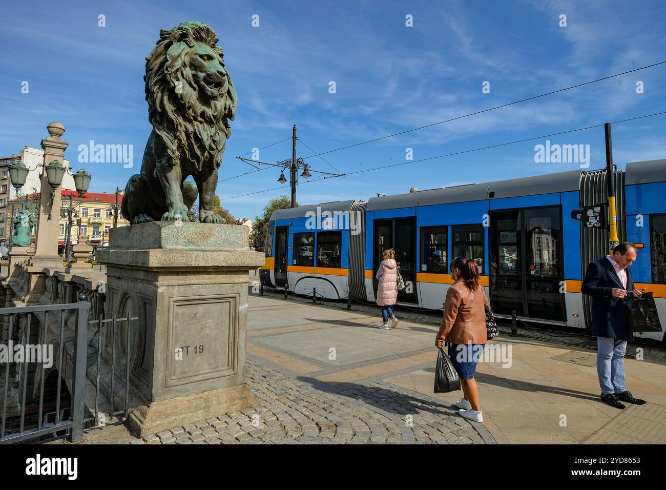 Sofia, Bulgarie - 21 octobre 2024 : le pont des lions est un pont qui traverse la rivière Vladaya à Sofia, Bulgarie. Banque D'Images