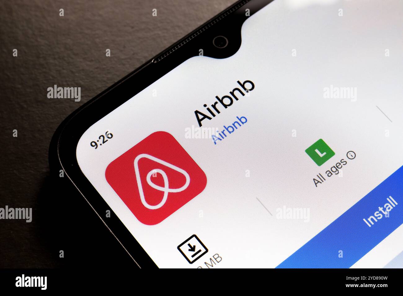 25 octobre 2024, Brésil. Dans cette illustration photo, le logo de l'application Airbnb est affiché sur l'écran d'un smartphone Banque D'Images