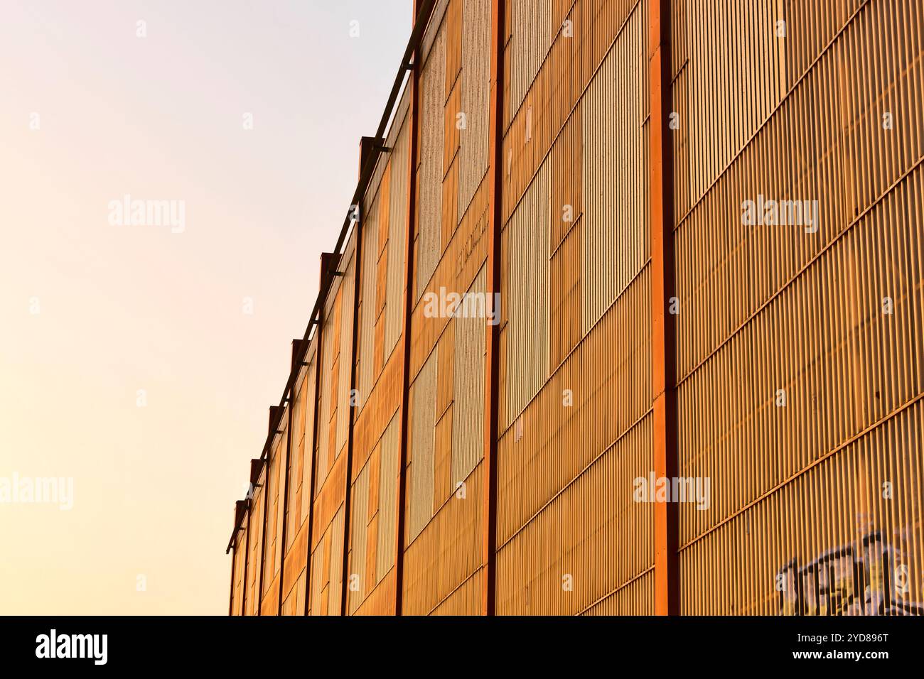 Le mur d'un grand hall Banque D'Images