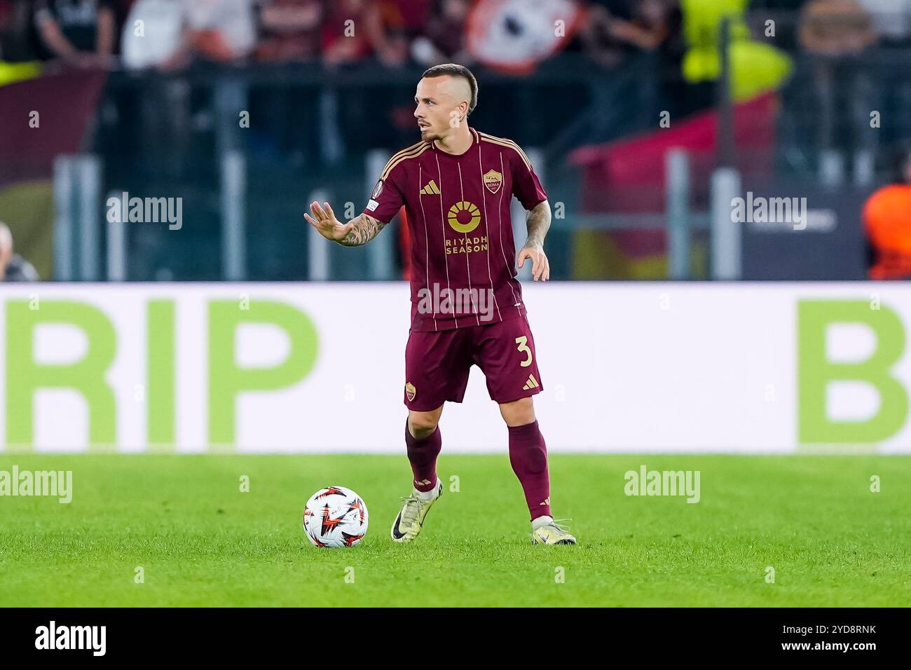 Rome, Italie. 24 octobre 2024. Angelino de L'AS Roma lors du match de l'UEFA Europa League 2024/25 phase MD3 entre L'AS Roma et le FC Dynamo Kyiv au Stadio Olimpico le 24 octobre 2024 à Rome, Italie. Crédit : Giuseppe Maffia/Alamy Live News Banque D'Images