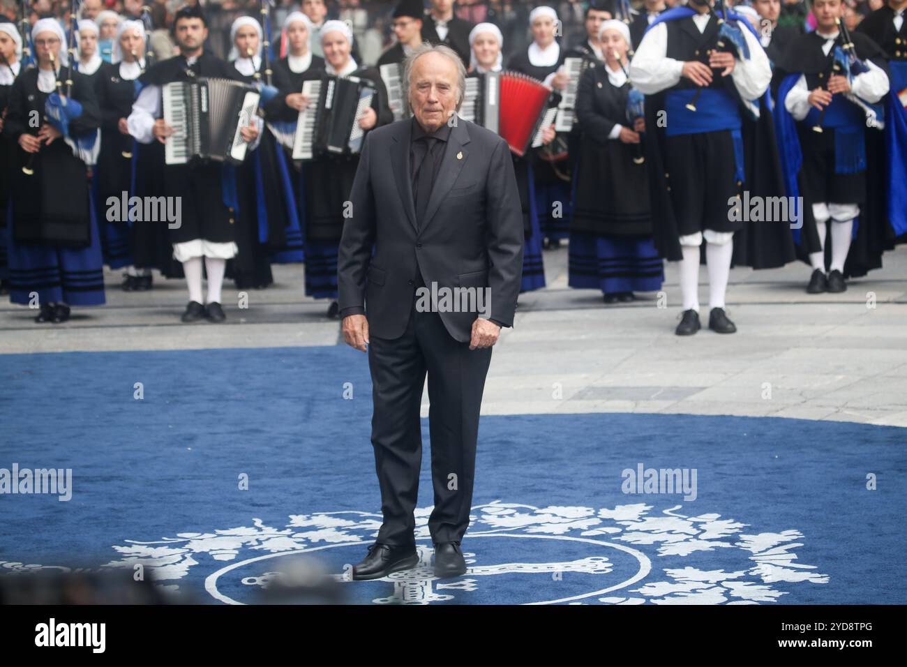 Oviedo, Espagne, 25 octobre 2024 : Prix de la Princesse des Asturies pour les Arts, Joan Manuel Serrat lors des Prix de la Princesse des Asturies 2024, le 25 octobre 2024, au Théâtre Campoamor, à Oviedo, Espagne. Crédit : Alberto Brevers / Alamy Live News. Banque D'Images