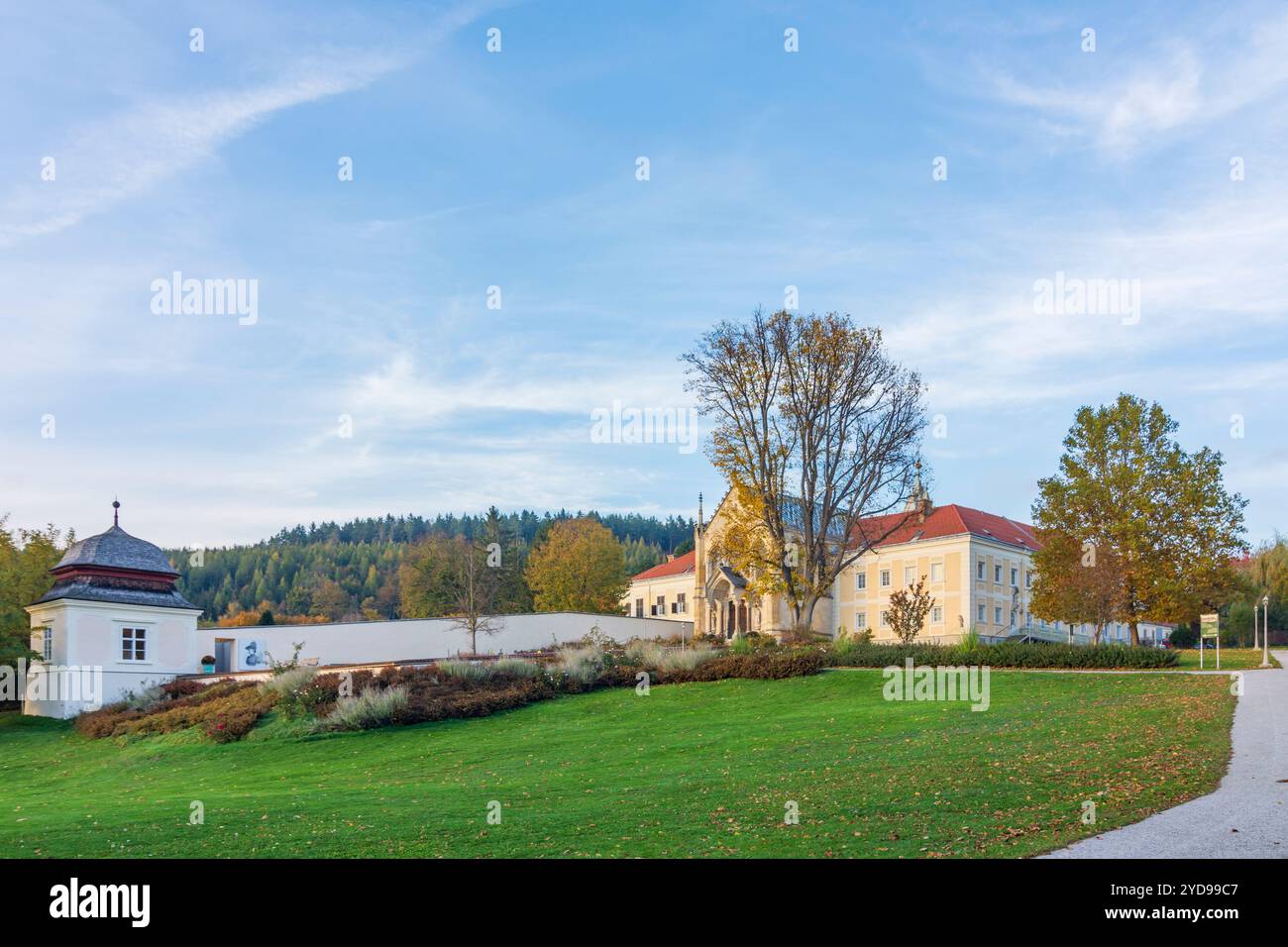 Alland : église et couvent des religieuses carmélites à Mayerling à Wienerwald, bois de Vienne, Niederösterreich, basse-Autriche, Autriche Banque D'Images