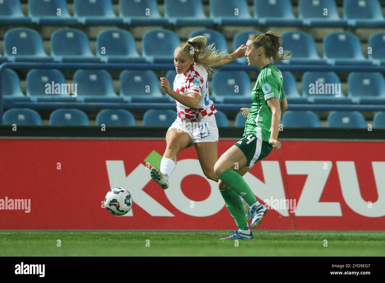 Varazdin, Croatie. 25 octobre 2024. Ana Maria Markovic de Croatie en action lors du premier match de qualifications supplémentaires pour le Championnat d'Europe de football féminin, entre la Croatie et l'Irlande du Nord, au stade Andjelko Herjavec, à Varazdin, Croatie, le 25 octobre 2024. Photo : Luka Batelic/PIXSELL crédit : Pixsell/Alamy Live News Banque D'Images