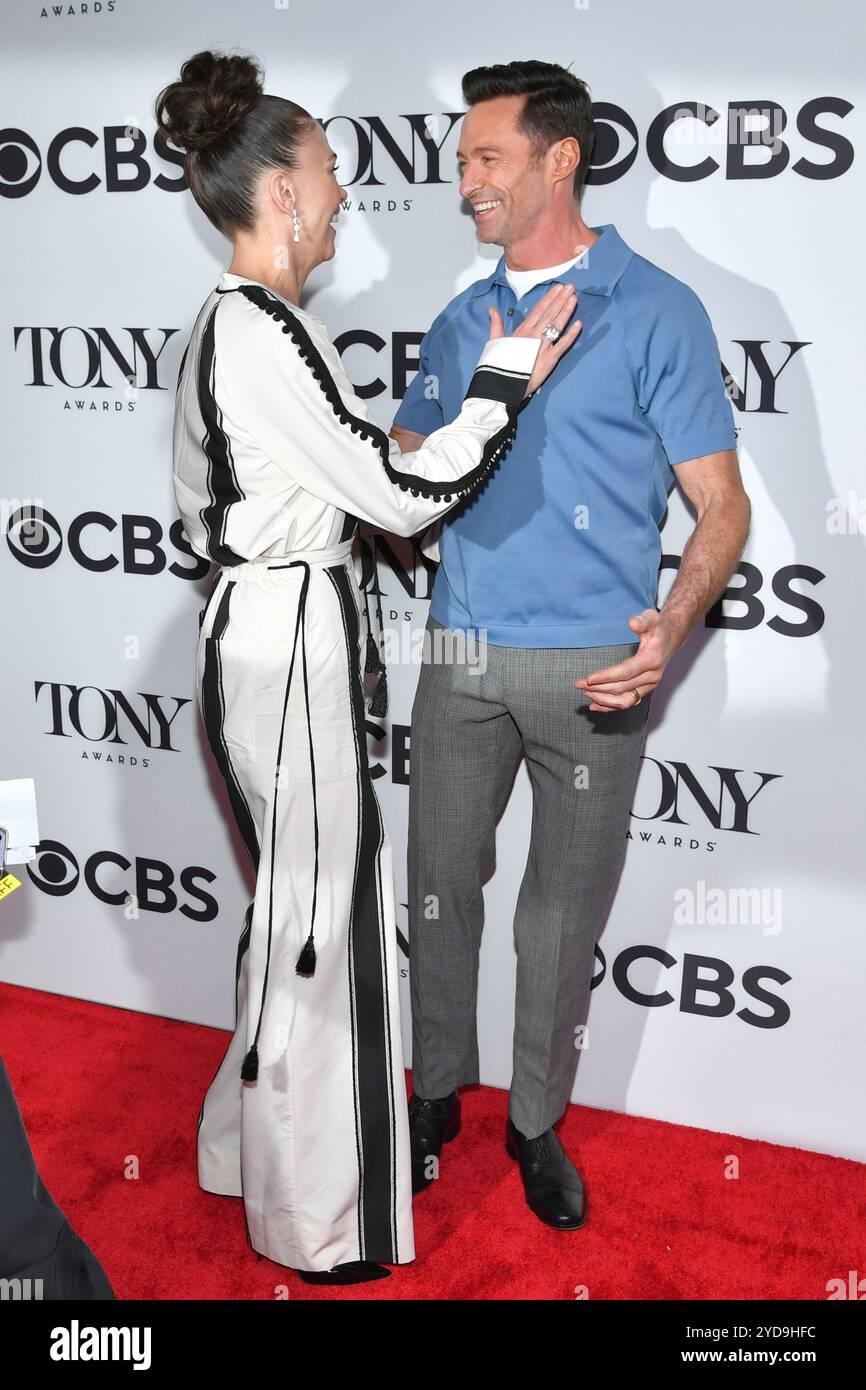 Sutton Foster et Hugh Jackman assistent à la 75e édition annuelle des Tony Awards Meet the Nominees Press Event au Sofitel New York le 12 mai 2022 à New York. Banque D'Images