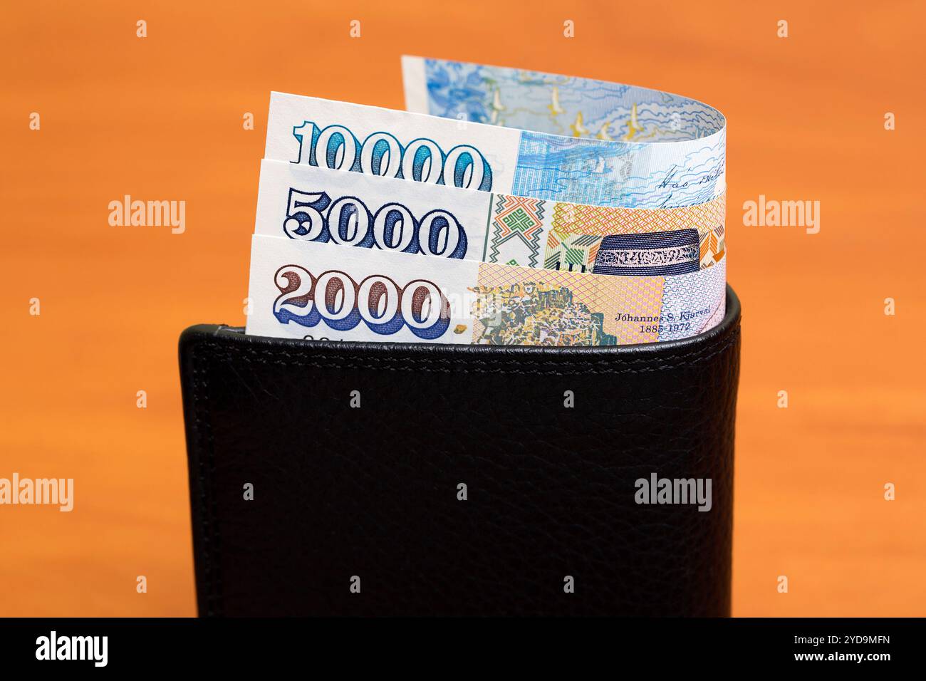 Couronne islandaise dans le portefeuille noir Banque D'Images