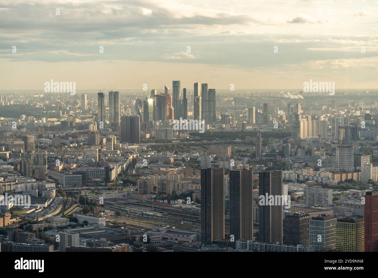 Panorama aérien de Moscou avec vue sur le quartier de Moscou. Gratte-ciel au centre de la capitale. Panorama de la ville russe du Banque D'Images