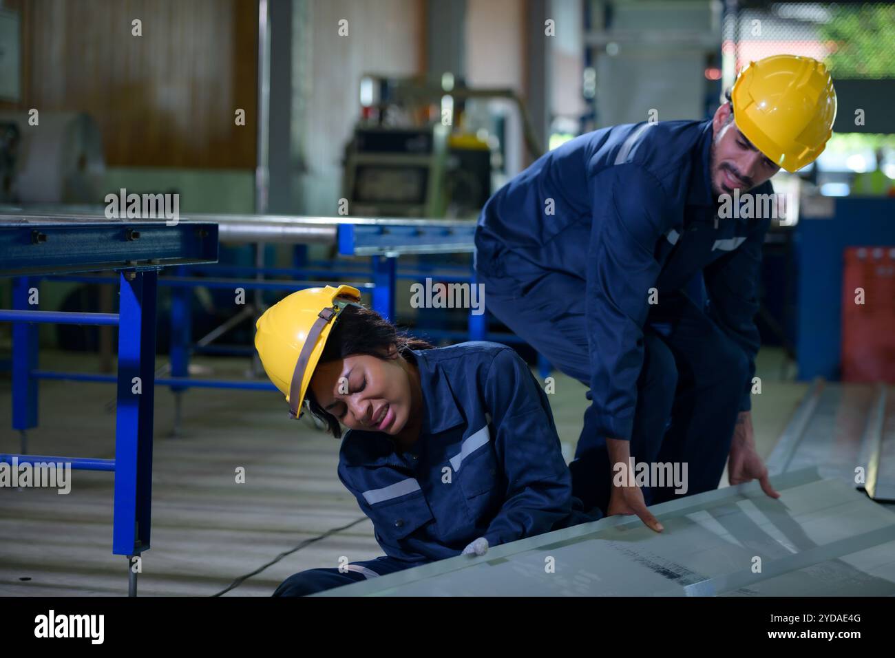 Les matières et machines dangereuses se trouvent dans les grandes installations industrielles. Les considérations de sécurité sont donc de la plus haute importance si Banque D'Images