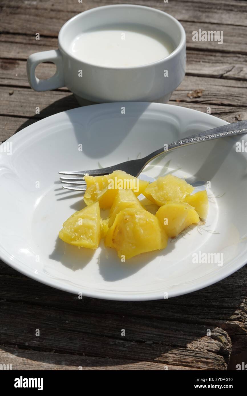 Babeurre avec pommes de terre Banque D'Images