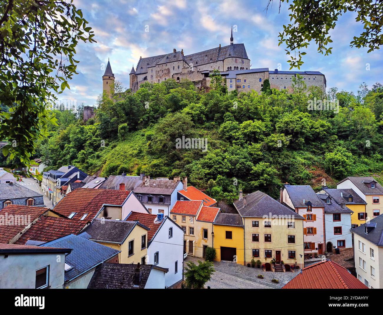 Château de Vianden, château perché au-dessus de la ville, Vianden, Grand-Duché de Luxembourg, Europe Banque D'Images