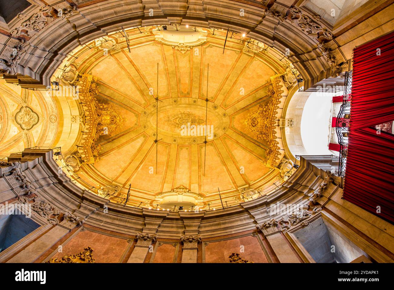 Intérieur de l'église des ecclésiastiques (Igreja dos Clerigos), Porto, Portugal. Banque D'Images