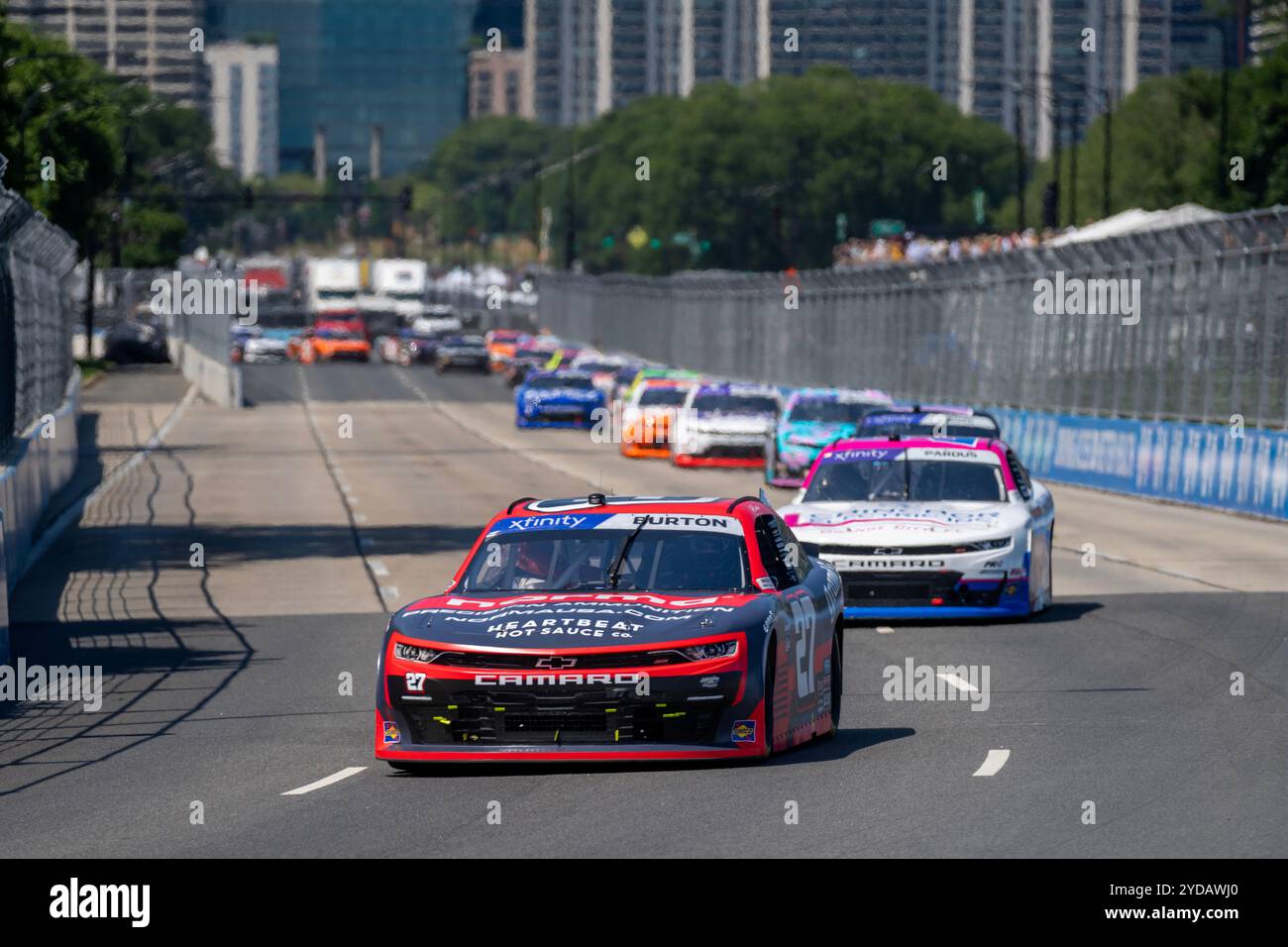 Jeb Burton, pilote de la NASCAR Xfinity Series, court pour la position pour le Loop 110 à Chicago, il, États-Unis. Banque D'Images