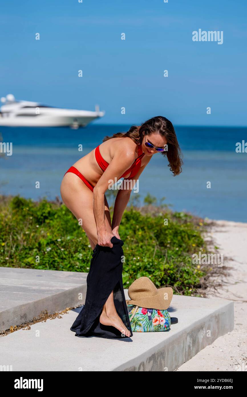 Caribbean Chic : a Radiant Retreat - les petits soins de beauté au paradis de la piscine en vacances de rêve Banque D'Images