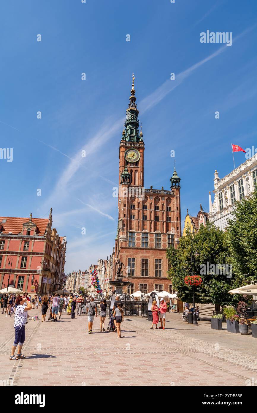 Touristes sur la longue rue à Gdansk (Pologne) Banque D'Images