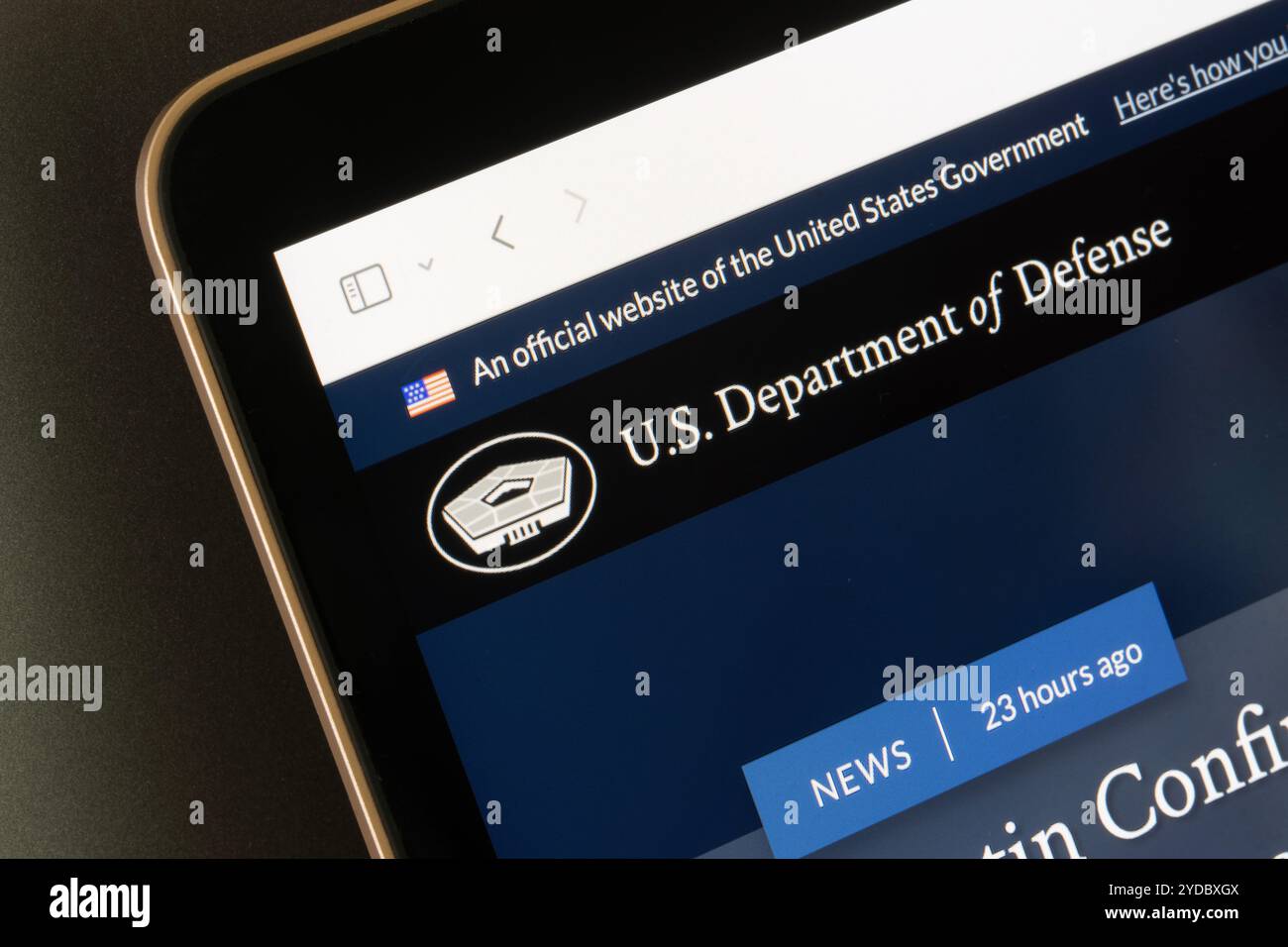 La page d'accueil du département de la Défense des États-Unis, un département exécutif du gouvernement fédéral des États-Unis, est vue sur un ordinateur. Banque D'Images