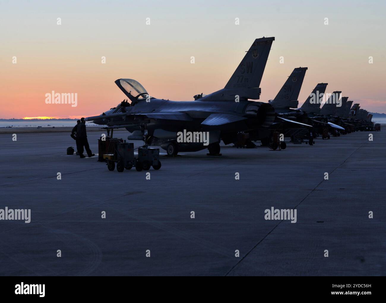 Les F-16 de la base aérienne Shaw Air Force base, S.C. sont assis sur la base aérienne de Tyndall, Fla., piste Dec. 10 pendant le drapeau à damier 16-1. Avec Shaw AFB, avion d'Egli Banque D'Images