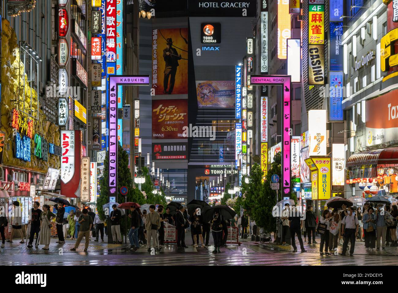 Il s'agit d'une vue nocturne du quartier Kabukicho dans le quartier commerçant de Shinjuku, une destination de voyage célèbre le 15 juin 2023 à Tokyo, au Japon Banque D'Images