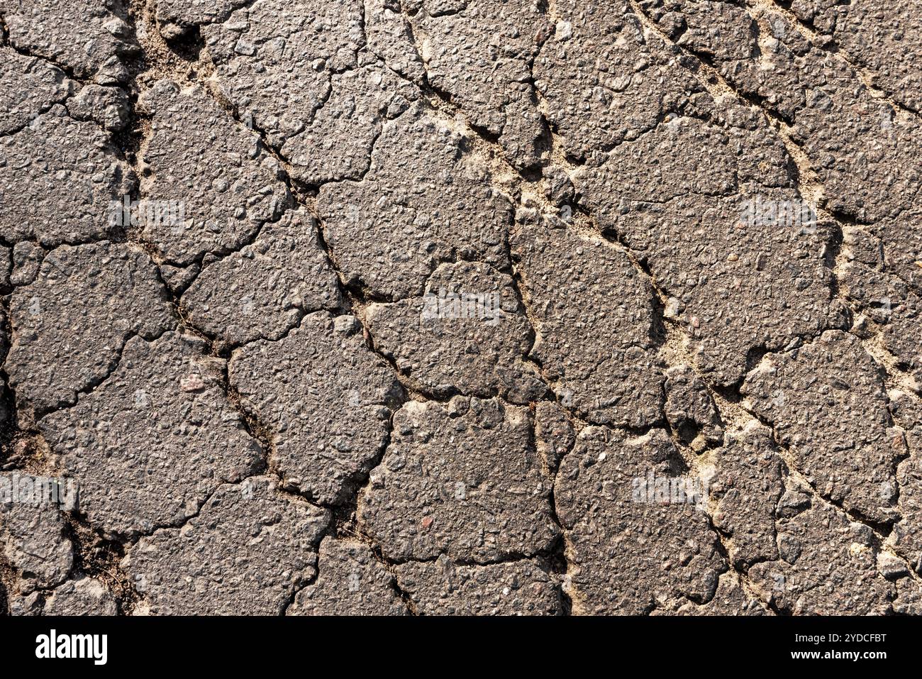Texture d'asphalte craquelé. Vue de dessus. Asphalte. Fond de route Banque D'Images Texture d'asphalte craquelé. Vue de dessus. Asphalte. Fond de route Banque D'Images