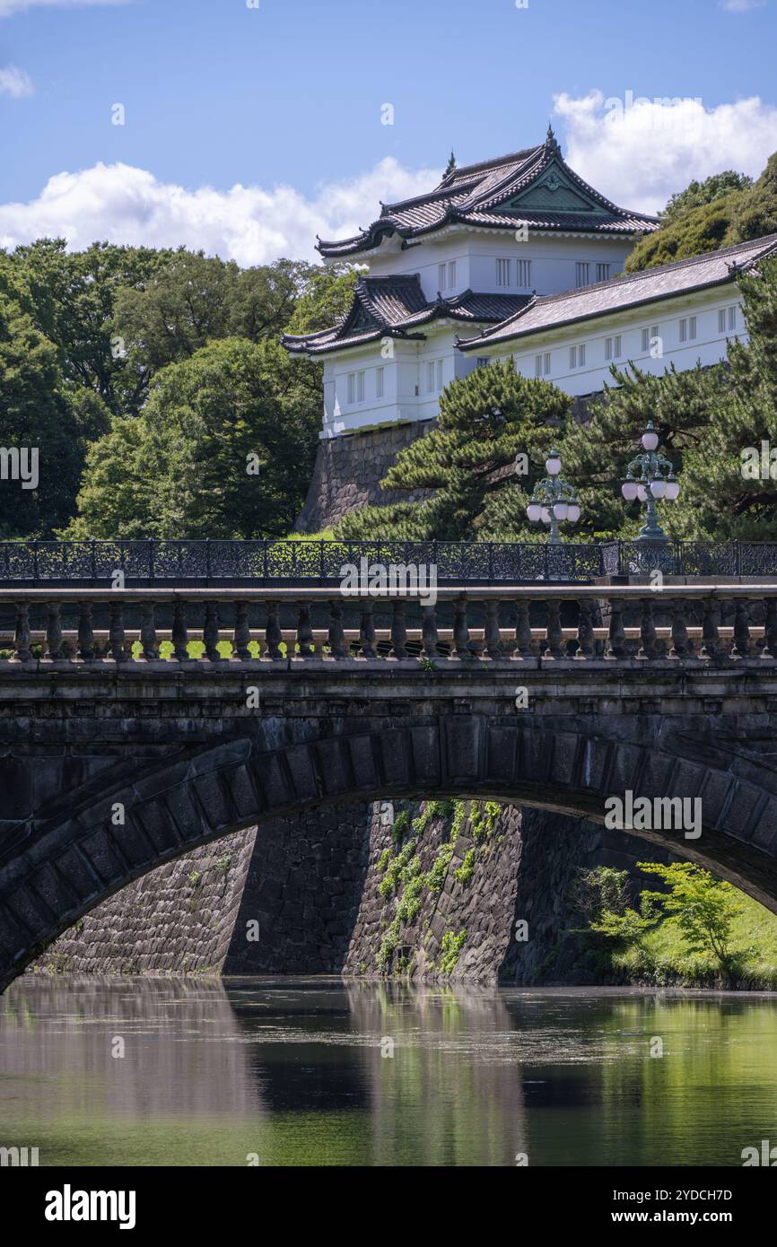 Ceci est une vue du Palais impérial, un site antique célèbre et destination touristique populaire le 16 juin 2023 à Tokyo, au Japon Banque D'Images