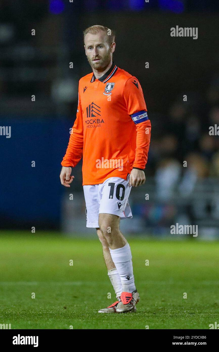 Milieu de terrain de Sheffield mercredi Barry Bannan (10) pendant le match Portsmouth FC v Sheffield mercredi FC Sky Bet EFL Championship à Fratton Park, Portsmouth, Angleterre, Royaume-Uni le 25 octobre 2024 crédit : Every second Media/Alamy Live News Banque D'Images