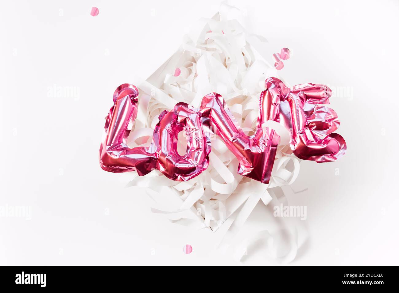 Concept d'amour. Ballon gonflable rose avec des lettres Banque D'Images