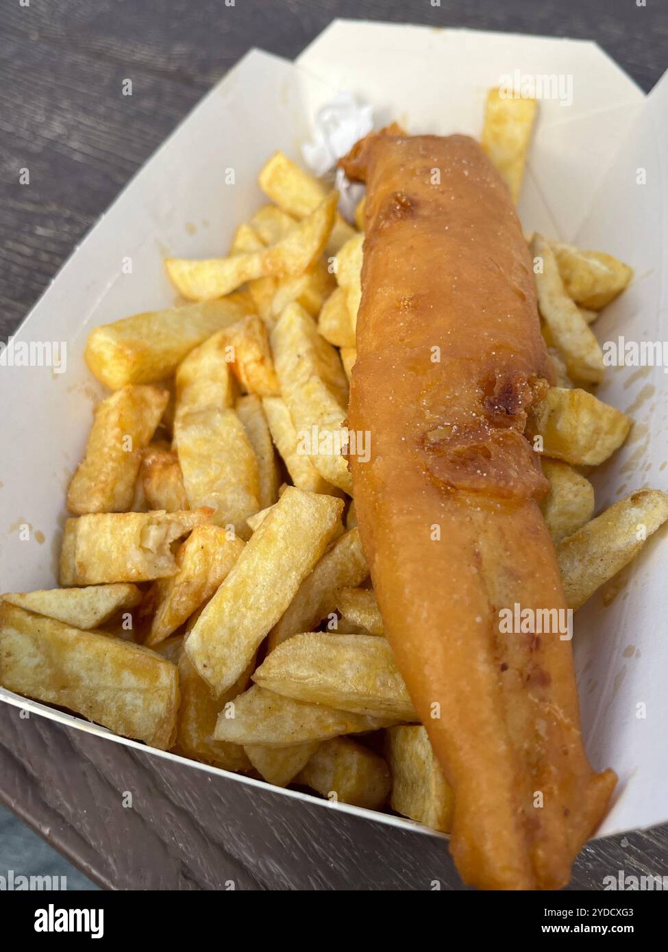Fish 'n' Chips au Lyme Regis dans le Dorset, en Angleterre. - Image de stock capturée avec un smartphone