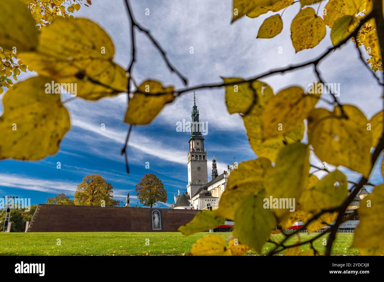 Monastère dédié à la Bienheureuse Vierge Marie à Częstochowa, image de notre-Dame de Czestochowa en automne Banque D'Images