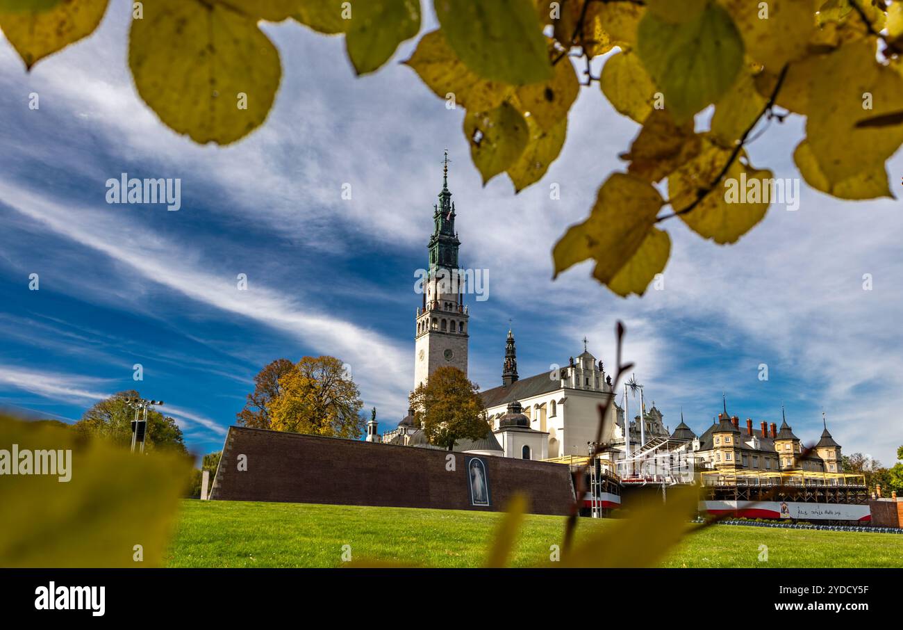 Monastère dédié à la Bienheureuse Vierge Marie à Częstochowa, image de notre-Dame de Czestochowa en automne Banque D'Images