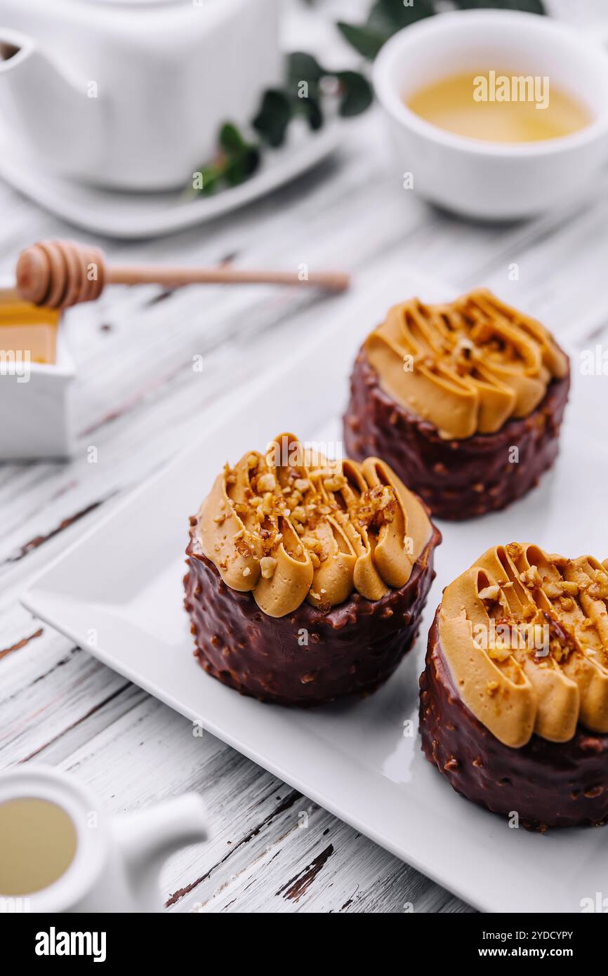 Gâteaux au café au caramel et au chocolat et au miel Banque D'Images