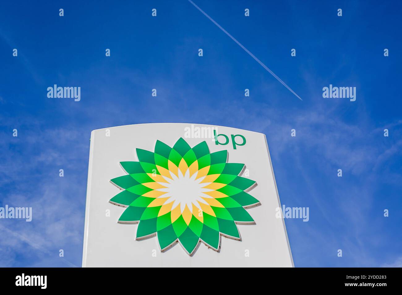 Logo BP sur sa station-service Banque D'Images
