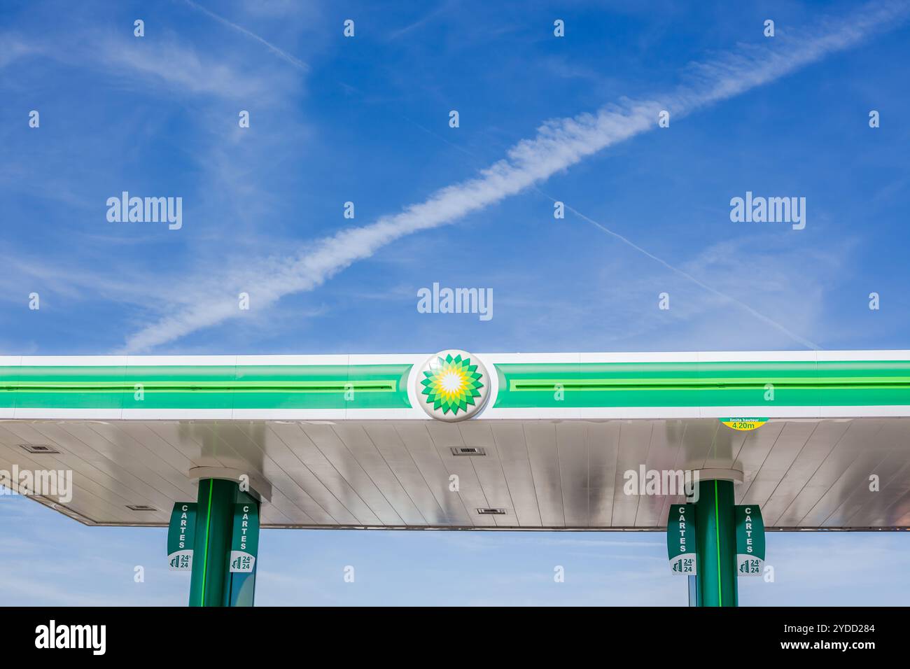 Logo BP sur sa station-service Banque D'Images