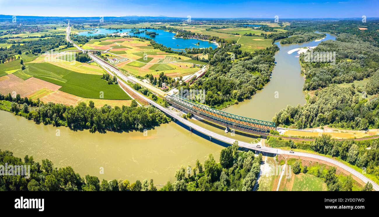 Rivière Drava et lac Soderica dans la région de Podravina vue panoramique aérienne Banque D'Images