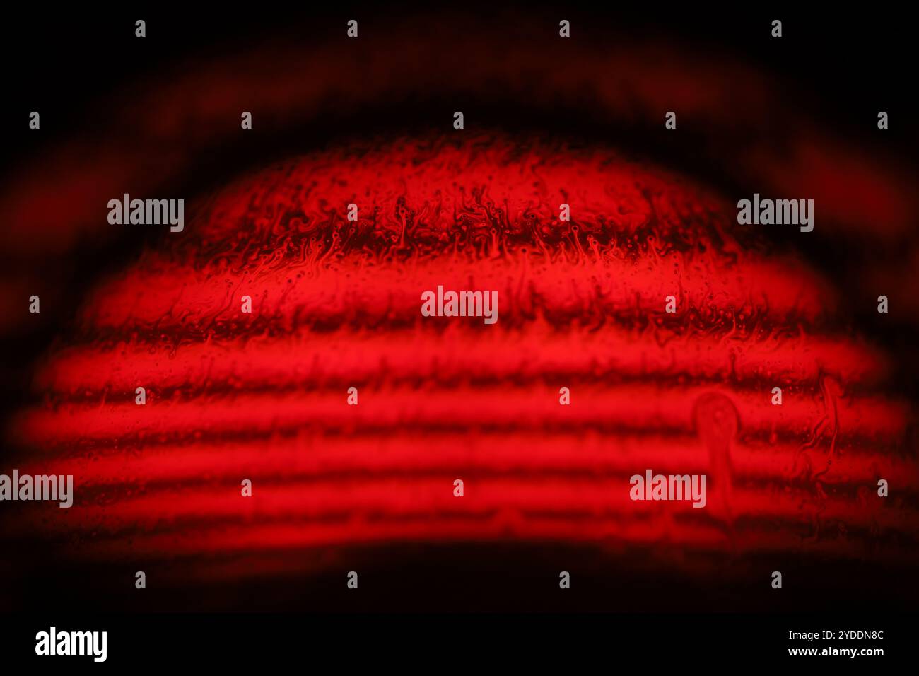 Gradient liquide rouge, fond fluide, mouvement liquide, fond sombre sombre, thérapie d'art visuel, espace de copie sombre Banque D'Images