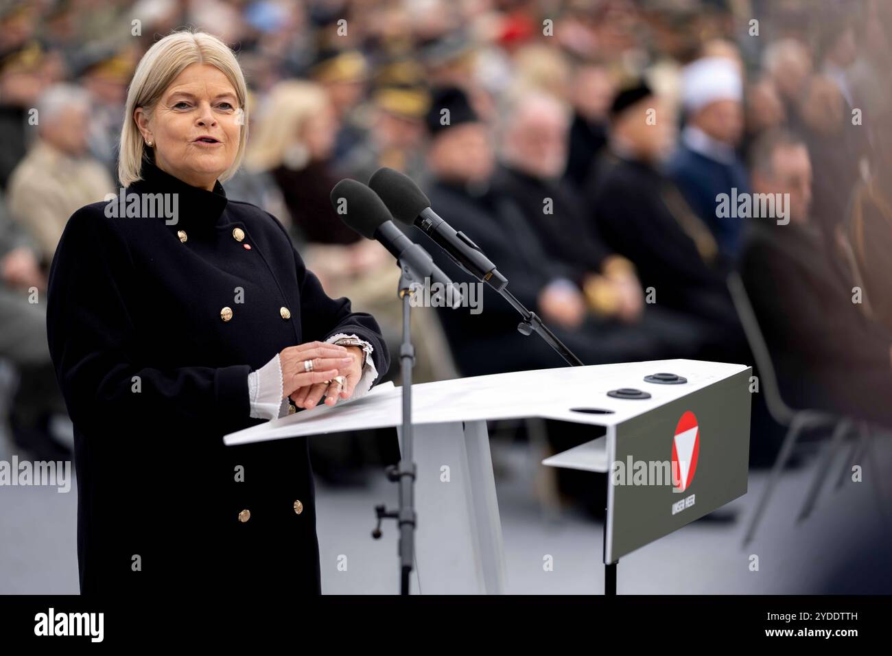 Vienne, Vienne, AUTRICHE. 26 octobre 2024. KLAUDIA TANNER, ministre autrichien de la Défense, s'exprimant lors des célébrations à l'occasion de la Journée de l'indépendance de l'Autriche à la Heldenplatz de Vienne, exposition des forces armées autrichiennes, (image crédit : © Andreas Stroh/ZUMA Press Wire) USAGE ÉDITORIAL SEULEMENT! Non destiné à UN USAGE commercial ! Crédit : ZUMA Press, Inc/Alamy Live News Banque D'Images