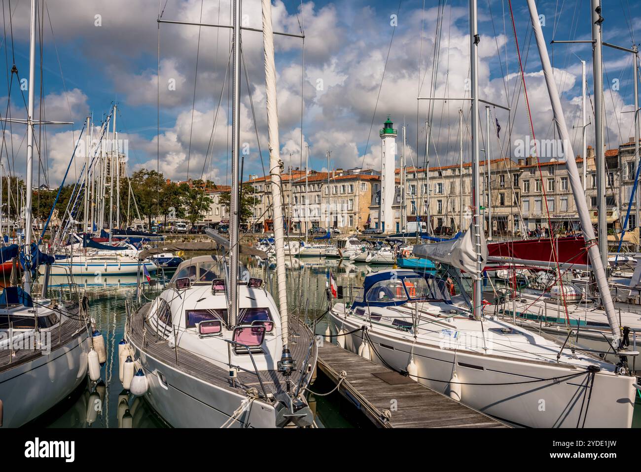 Vue sur les yachts dans le vieux port, la Rochelle France Banque D'Images