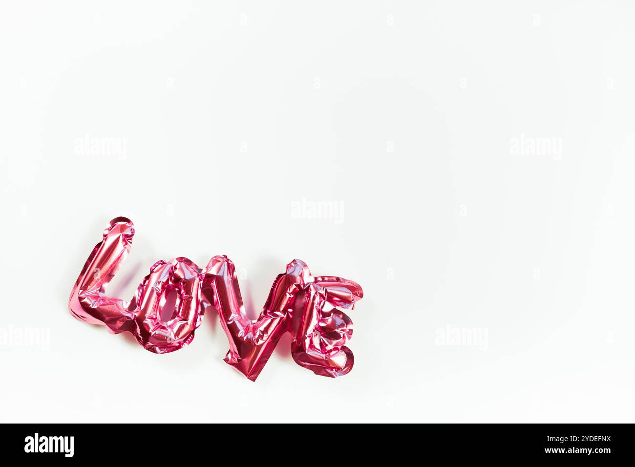 Concept d'amour. Ballon gonflable rose avec des lettres Banque D'Images