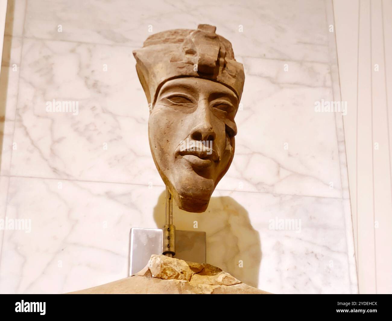 Le Caire, Egypte, 6 octobre 2024 : Akhenaton, Akhenaton ou Echnaton, un ancien pharaon égyptien fils d'Amenhotep III et Tiye, le Musée national d'Egypte Banque D'Images