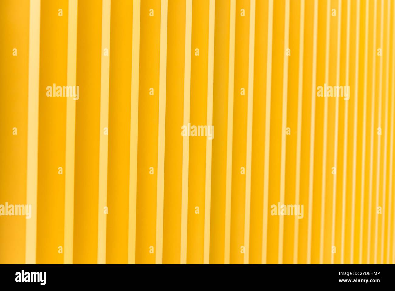 Détail de façade de bâtiment en métal jaune Banque D'Images
