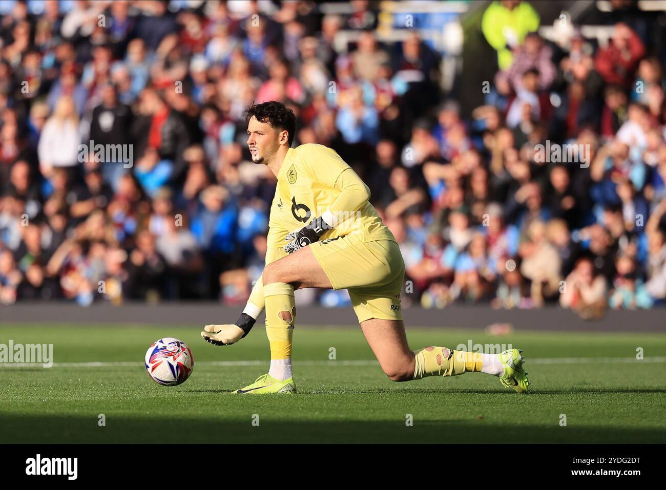 James Trafford (Burnley) lors du match de championnat SkyBet entre Burnley et Queens Park Rangers à Turf Moor, Burnley le samedi 26 octobre 2024. (Photo : Pat Scaasi | mi News) crédit : MI News & Sport /Alamy Live News Banque D'Images