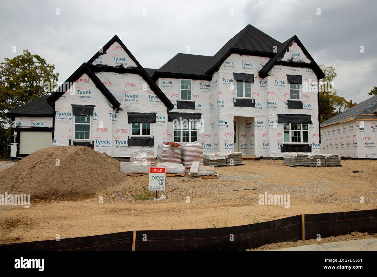 McCordsville, Indiana, États-Unis -22 septembre 2024 : un boom de la construction de maisons mène à la construction de nouvelles maisons dans les banlieues du midwest. McCordsville, Indien Banque D'Images