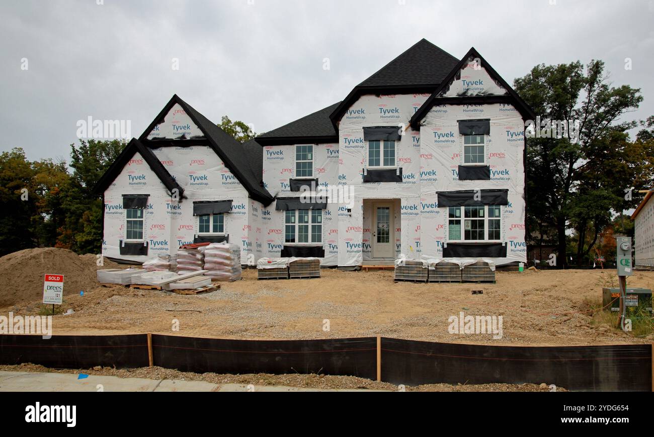 McCordsville, Indiana, États-Unis -22 septembre 2024 : un boom de la construction de maisons mène à la construction de nouvelles maisons dans les banlieues du midwest. McCordsville, Indien Banque D'Images