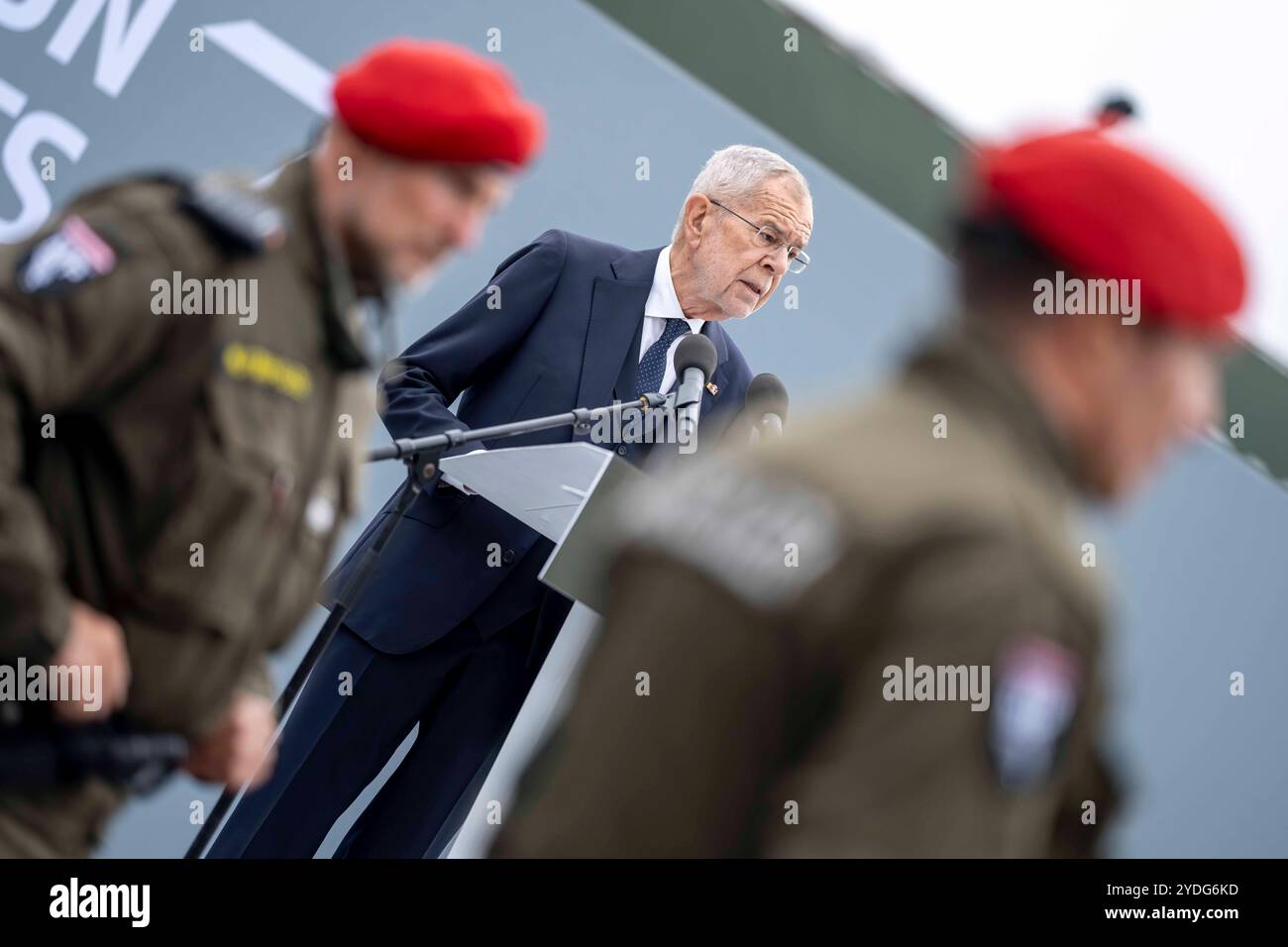 Le président autrichien ALEXANDER VAN DER BELLEN, intervenant lors des célébrations à l'occasion de la fête de l'indépendance de l'Autriche à la Heldenplatz de Vienne, exposition des forces armées autrichiennes, Banque D'Images