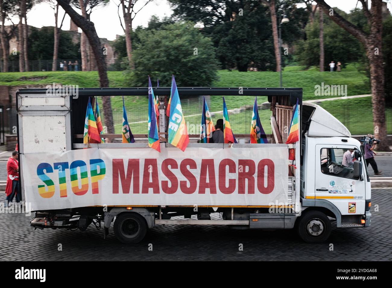 Rome, mobilisation nationale arrêtons les guerres, le temps de la paix est maintenant. L'initiative est promue par les réseaux Europe pour la paix et Italie pour la paix et le désarmement, ainsi que d'autres organisations, pour réitérer les propositions de cessez-le-feu à Gaza, au moyen-Orient, en Ukraine et dans tous les conflits armés dans le monde, le 26 octobre 2024 à Rome (Italie). Droit d'auteur : xAndreaxCalandrax Banque D'Images