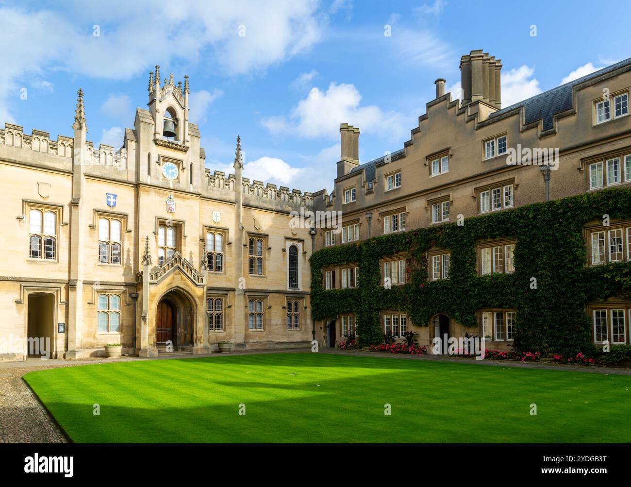 Sidney Sussex College Chapel and quadrangle Courtyard, Cambridge, Cambridgeshire, Angleterre, Royaume-Uni Banque D'Images Sidney Sussex College Chapel and quadrangle Courtyard, Cambridge, Cambridgeshire, Angleterre, Royaume-Uni Banque D'Images