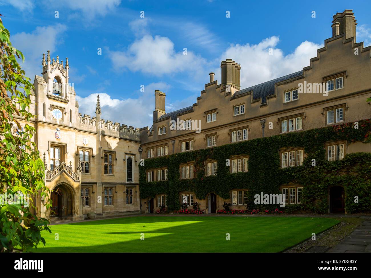 Sidney Sussex College Chapel and quadrangle Courtyard, Cambridge, Cambridgeshire, Angleterre, Royaume-Uni Banque D'Images Sidney Sussex College Chapel and quadrangle Courtyard, Cambridge, Cambridgeshire, Angleterre, Royaume-Uni Banque D'Images