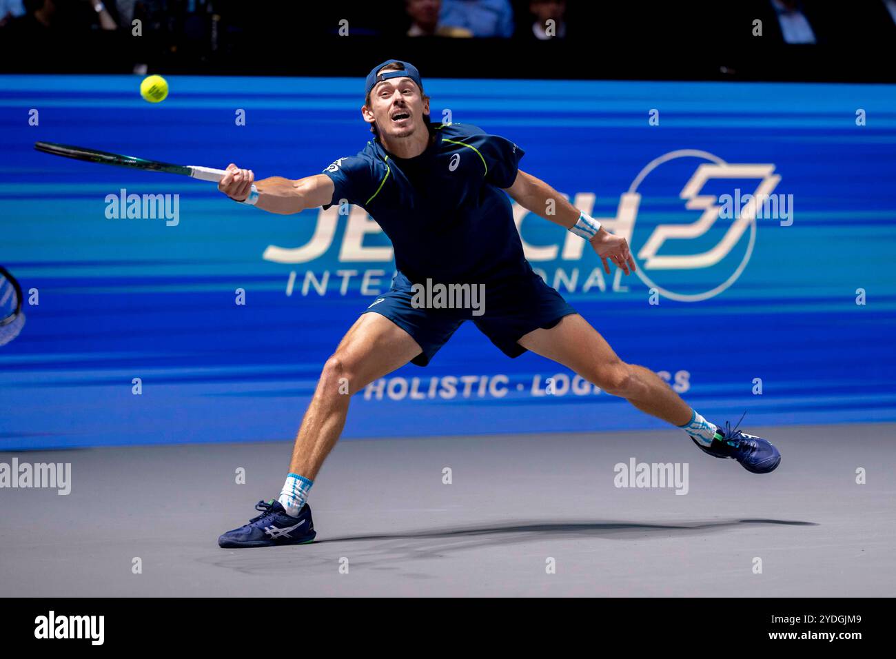 ALEXANDER DE MINAUR (AUS, en photo) en match contre KAREN KHACHANOV (vainqueur) à l'ATP World Tour, Erste Bank Open au Wiener Stadthalle. Banque D'Images