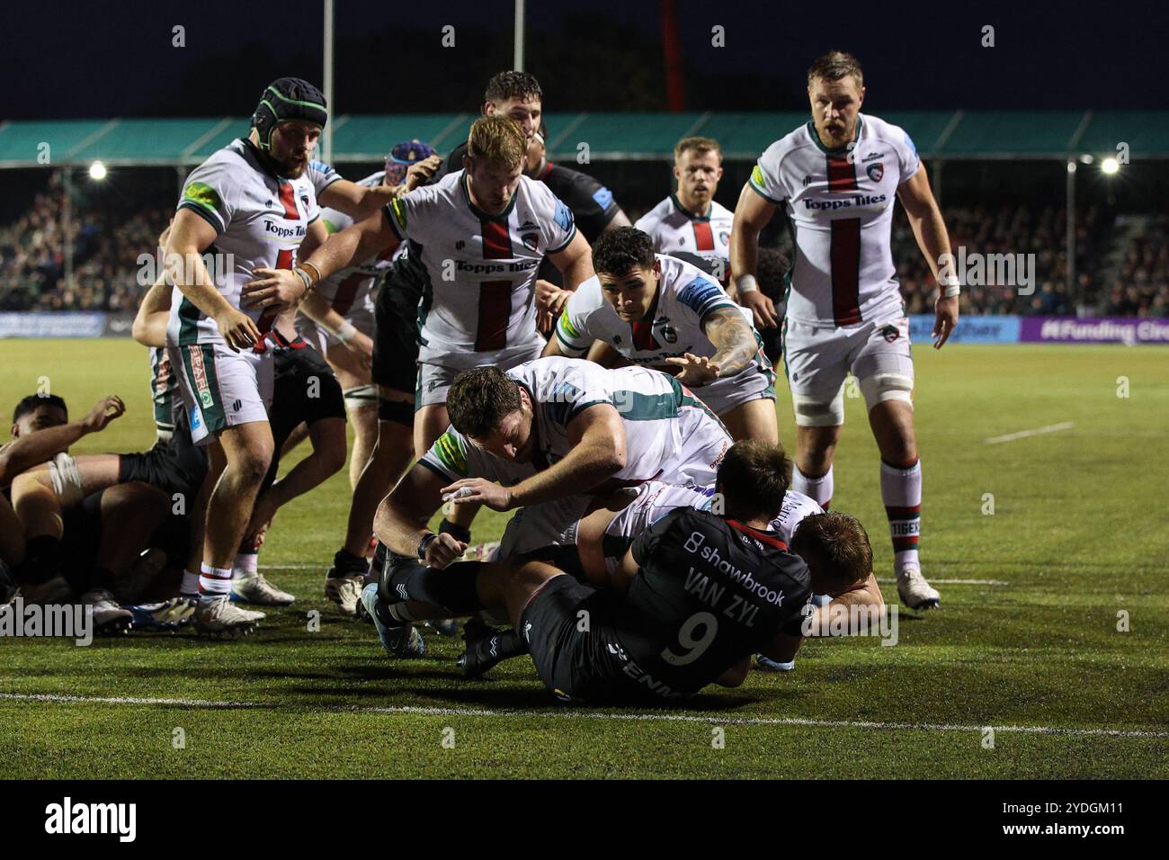 LONDRES, Royaume-Uni - 26 octobre 2024 : les Leicester Tigers ont remporté un penalty à la fin de la première mi-temps pour cette infraction lors du premier match entre les Saracens et les Leicester Tigers au StoneX Stadium (crédit : Craig Mercer/ Alamy Live News) Banque D'Images