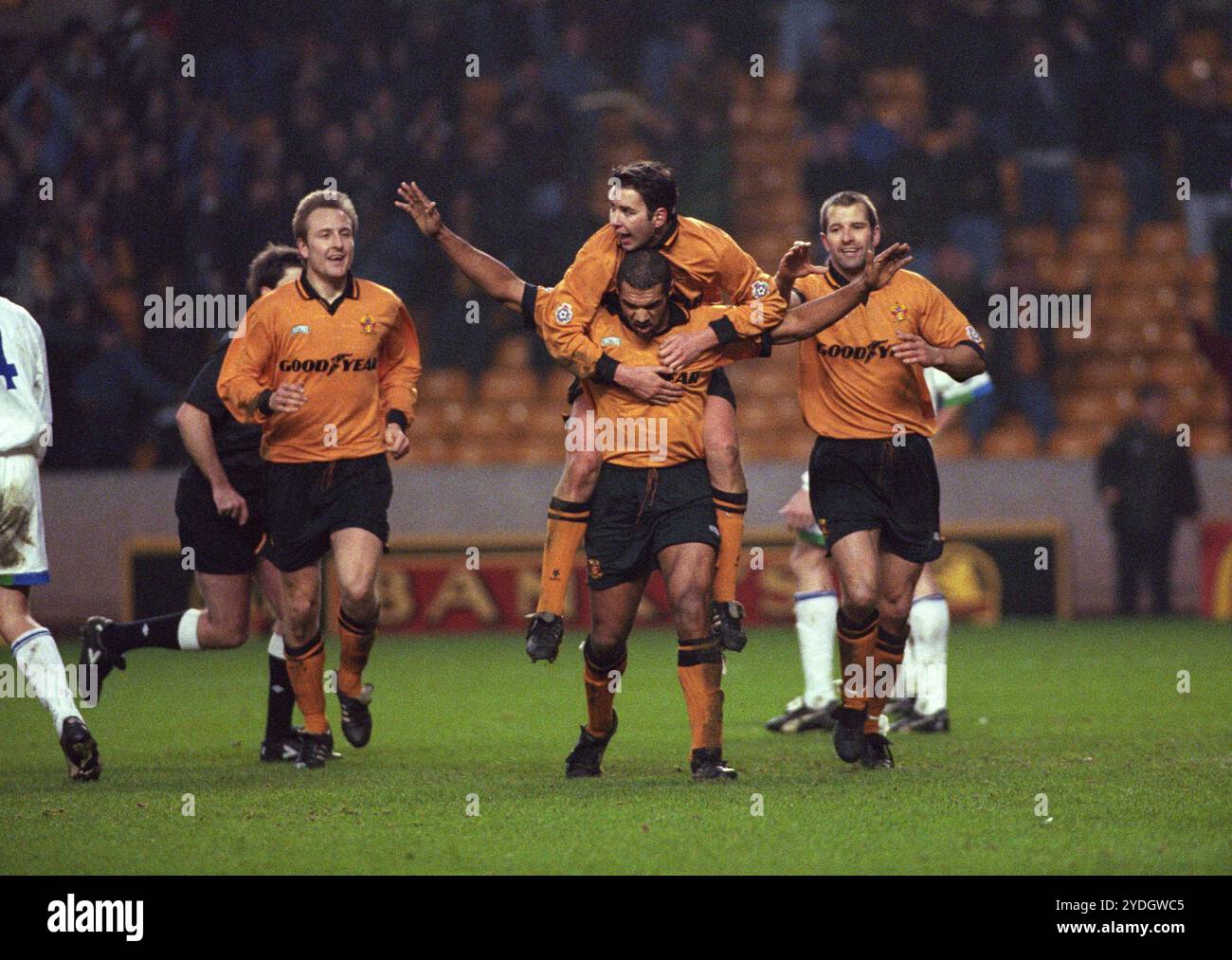 Le footballeur Don Goodman célèbre son but avec Darren Ferguson, Mark venus et Steve Bull. Wolverhampton Wanderers V Tranmere Rover à Molineux 20/1/96 2-1 Banque D'Images