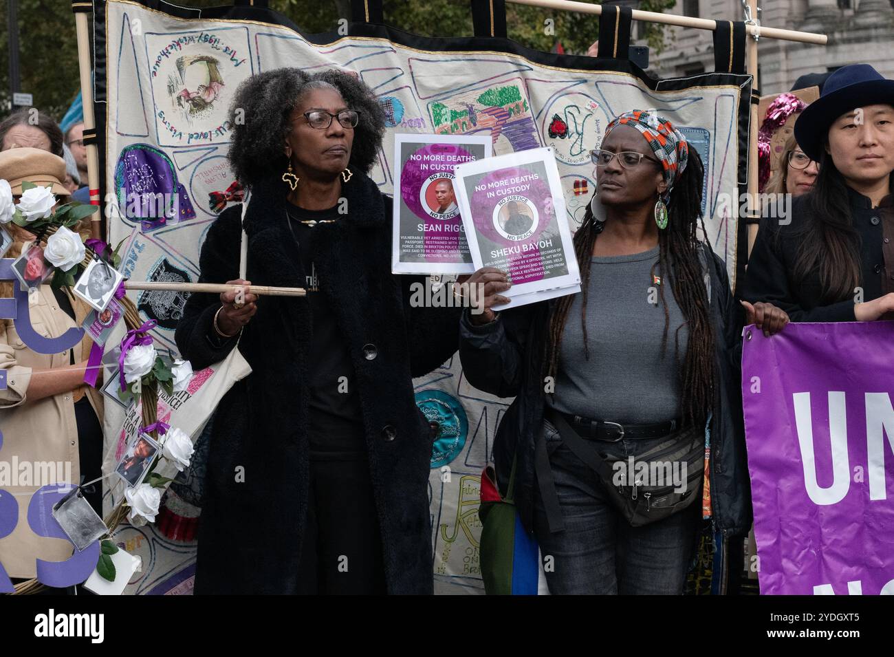 Londres, Royaume-Uni. 26 octobre 2024. Les partisans de la United Families and Friends Campaign (UFFC) organisent le 25e rassemblement annuel et procession, de Trafalgar Square à Whitehall, pour protester contre les morts aux mains de l'État et commémorer les victimes perdues par la violence de l'État. Crédit : Ron Fassbender/Alamy Live News Banque D'Images